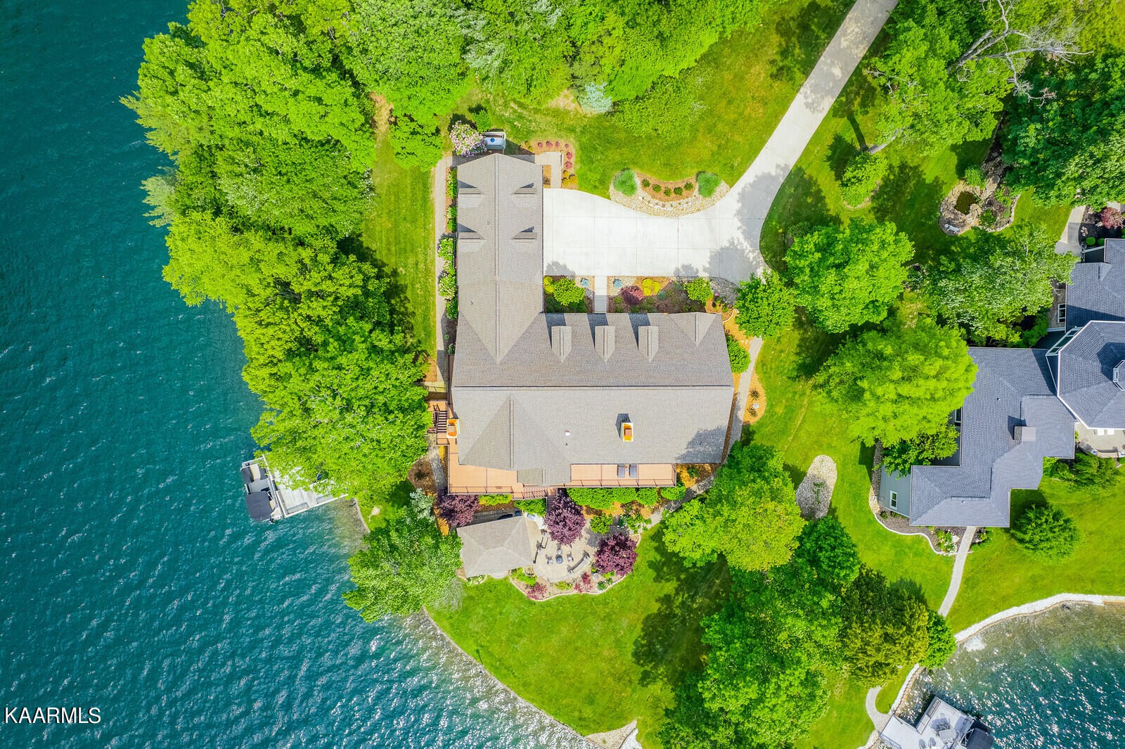 16 Milnor Circle Crossville, TN 38558 - Photo 46 of 50 an aerial view of a house with a yard