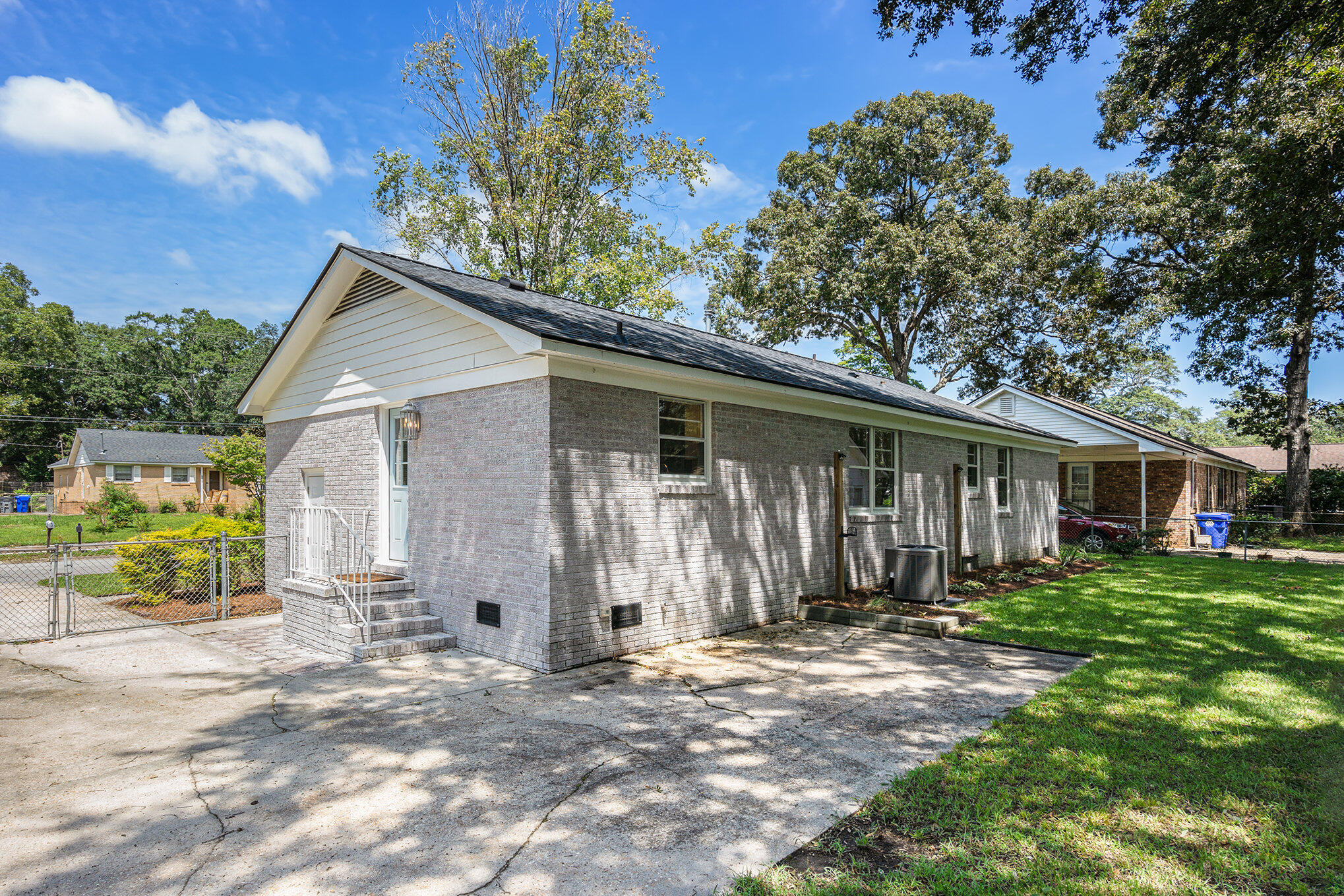 3363 Dublin Road North Charleston, SC 29420 - Photo 16 of 18 Side and Stroage area