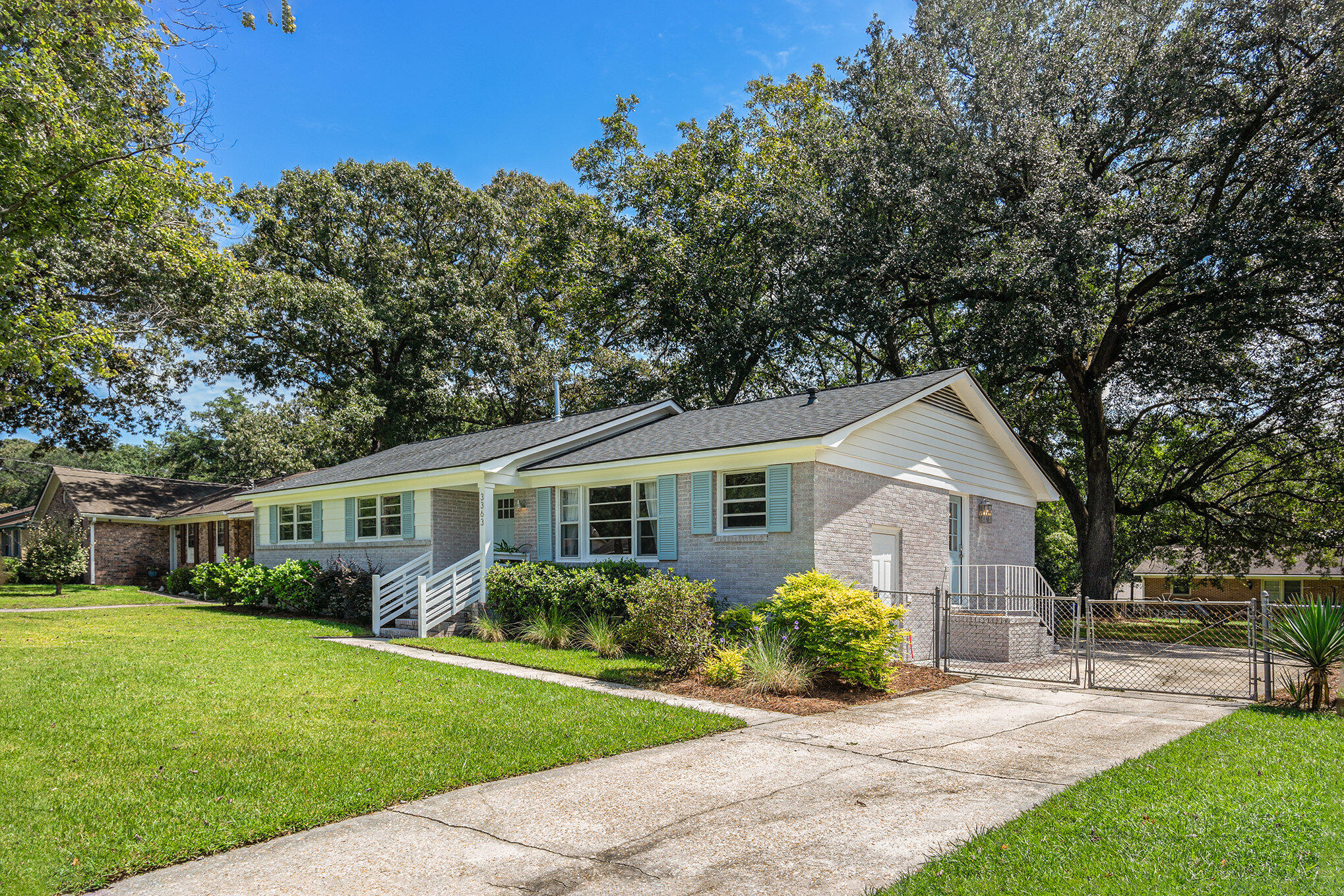3363 Dublin Road North Charleston, SC 29420 - Photo 2 of 18 Exterior With Gate