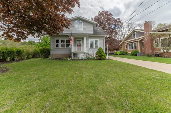 $550,000 | 197 West Geneva Street, Williams Bay, WI 53191