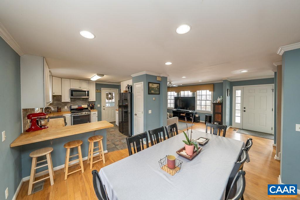 1425 Jacks Shop Road Rochelle, VA 22738 - Photo 6 of 66 a large kitchen with a table and chairs