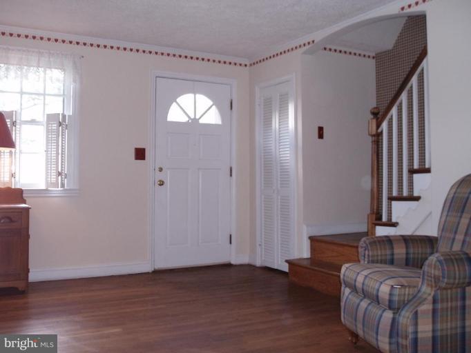 788 Charing Cross Road Baltimore, MD 21229 - Photo 11 of 24 Living Room #3