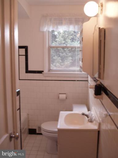 788 Charing Cross Road Baltimore, MD 21229 - Photo 15 of 24 Bath #1