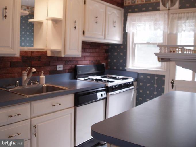 788 Charing Cross Road Baltimore, MD 21229 - Photo 4 of 24 Kitchen #2