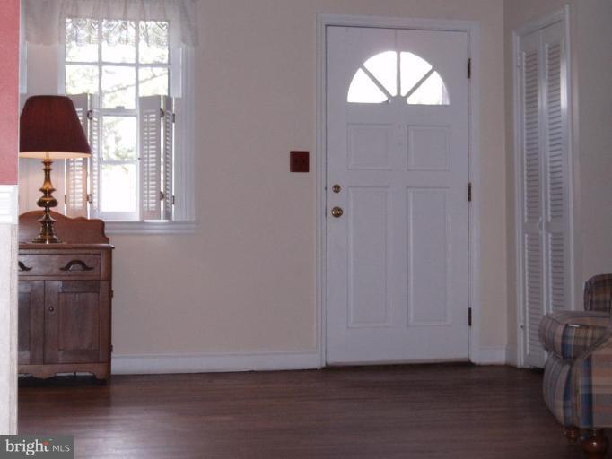 788 Charing Cross Road Baltimore, MD 21229 - Photo 10 of 24 Living Room #2