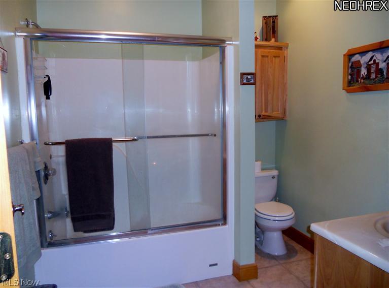 23886 Township Line Road Homeworth, OH 44634 - Photo 11 of 23 Guest full bath