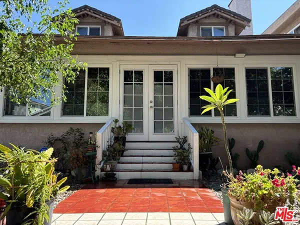 $949,000 | 416 North Serrano Avenue, Los Angeles, CA 90004