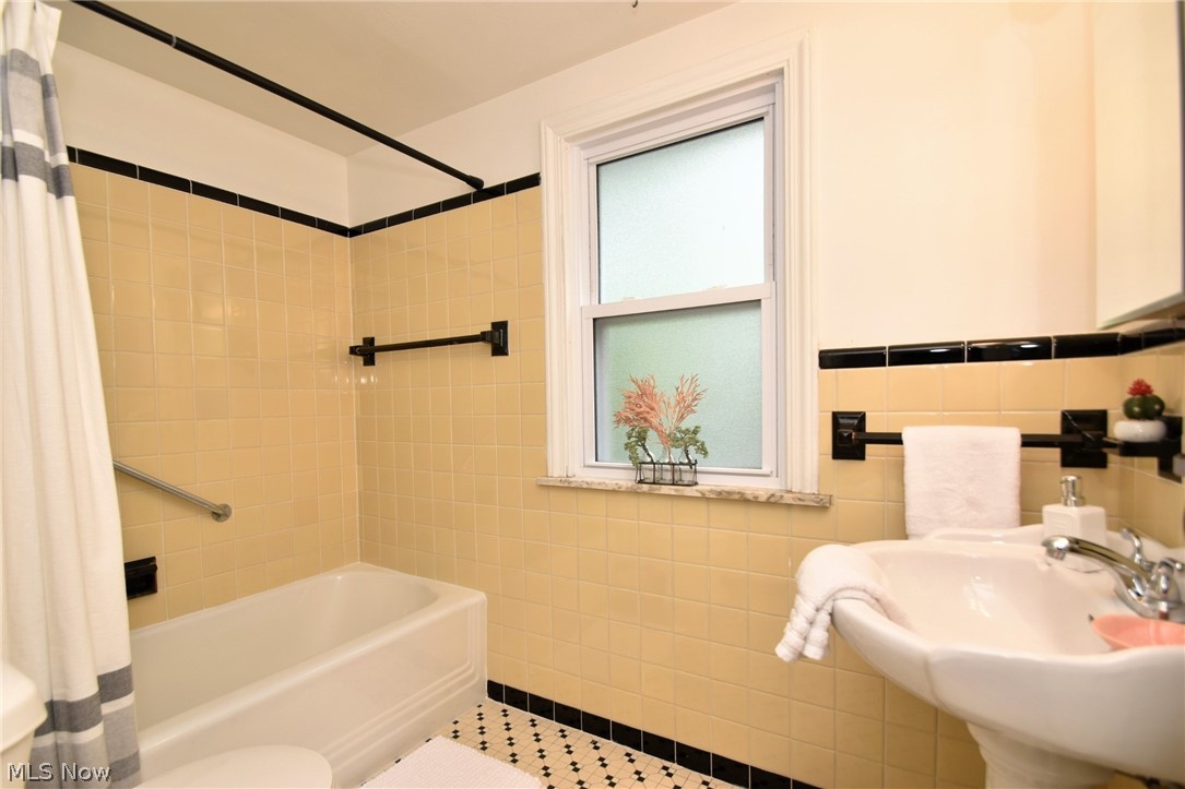 3558 Radcliffe Road Cleveland Heights, OH 44121 - Photo 24 of 32