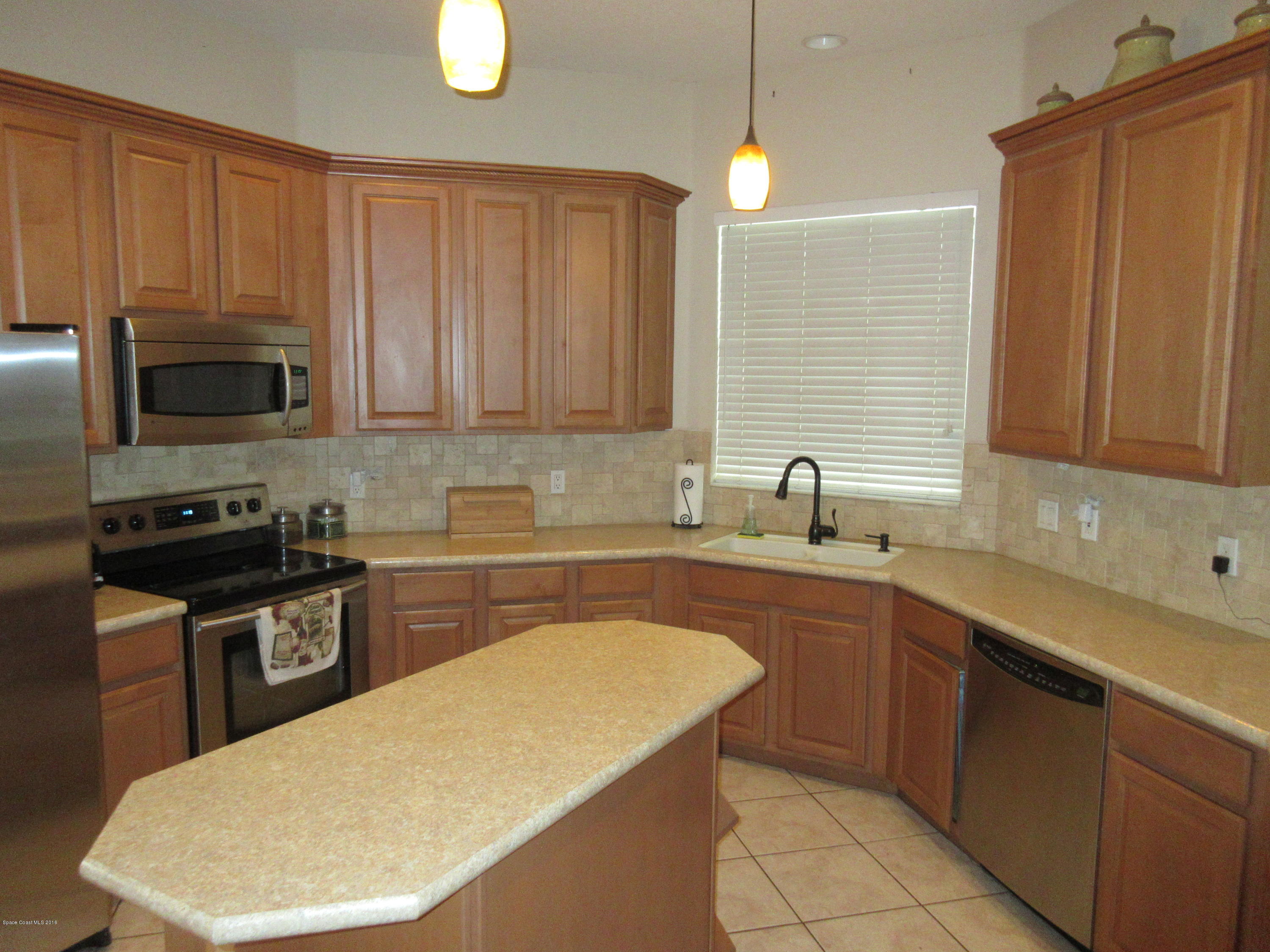 1237 Gerrity Street Southwest Palm Bay, FL 32908 - Photo 37 of 61 IMG_2854