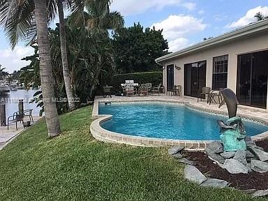400 Southwest 14th Place Boca Raton, FL 33432 - Photo 21 of 29 a view of a house with backyard and sitting area