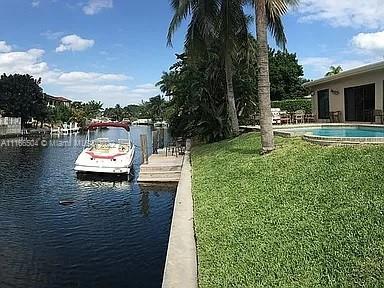 400 Southwest 14th Place Boca Raton, FL 33432 - Photo 3 of 29 a backyard of a house with table and chairs