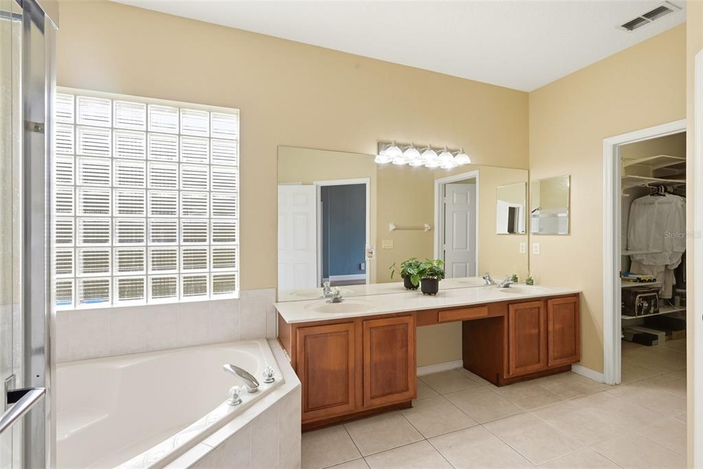 936 Kingsridge Circle Gotha, FL 34734 - Photo 13 of 50 a large bathroom with a large tub sink and mirror
