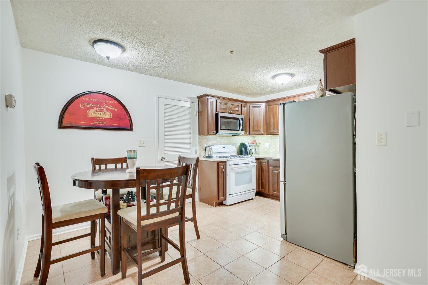 150 Prestwick Way Edison, NJ 08820 - Photo 8 of 23