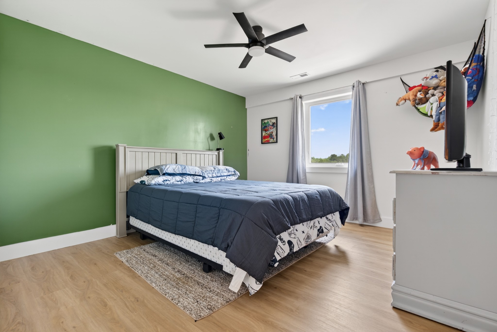 3485 Pinetree Circle Palmyra, TN 37142 - Photo 27 of 84 a bedroom with a bed and a chandelier