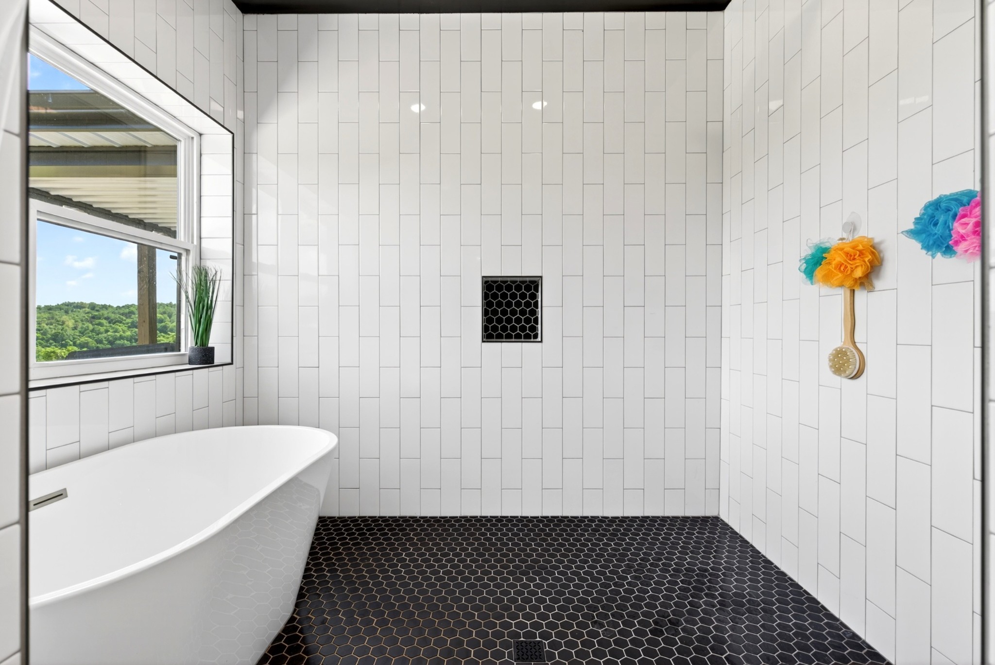 3485 Pinetree Circle Palmyra, TN 37142 - Photo 31 of 84 a bathroom with a bathtub and shower