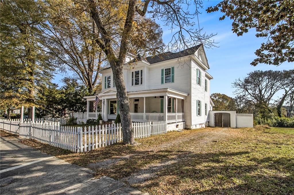 1208 North Broad Street Rome, GA 30161 - Photo 5 of 63 a front view of a house with a fence