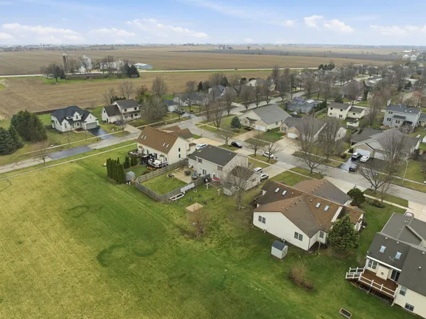 $290,000 | 688 Elizabeth Street, Unit 688, Maple Park, IL 60151