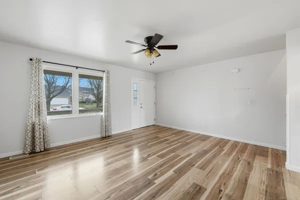 $290,000 | 688 Elizabeth Street, Unit 688, Maple Park, IL 60151