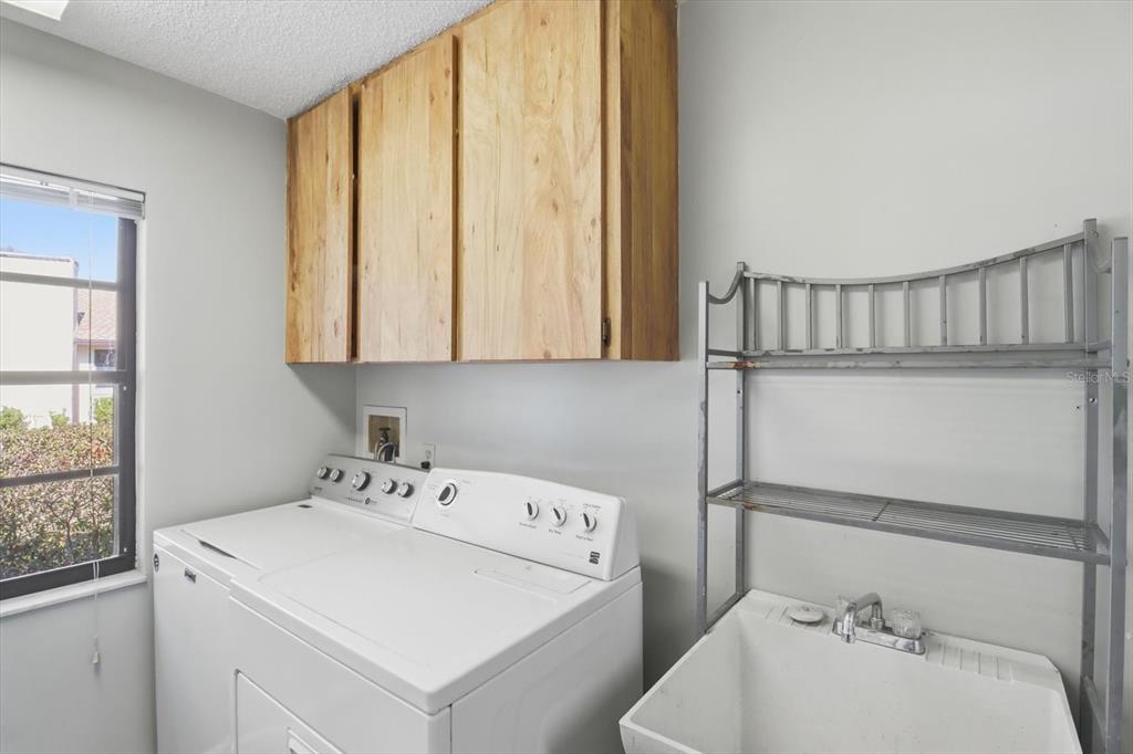 98 Sycamore Circle Homosassa, FL 34446 - Photo 23 of 34 a utility room with dryer and washer