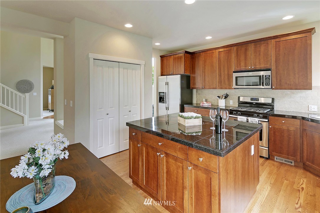 4731 Northeast 2nd Place Renton, WA 98059 - Photo 5 of 25