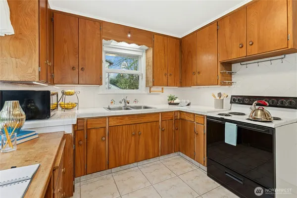 $965,000 | 6526 Northeast 198th Street, Kenmore, WA 98028