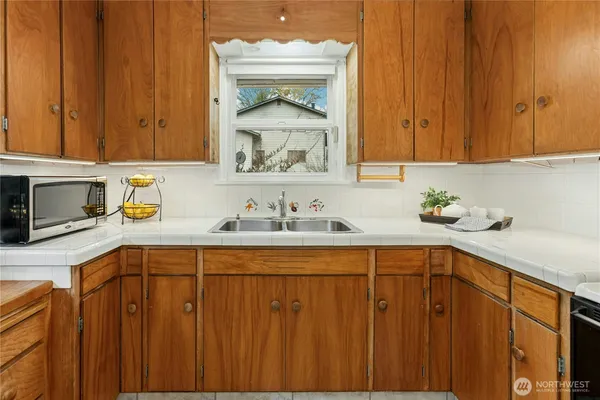 $965,000 | 6526 Northeast 198th Street, Kenmore, WA 98028