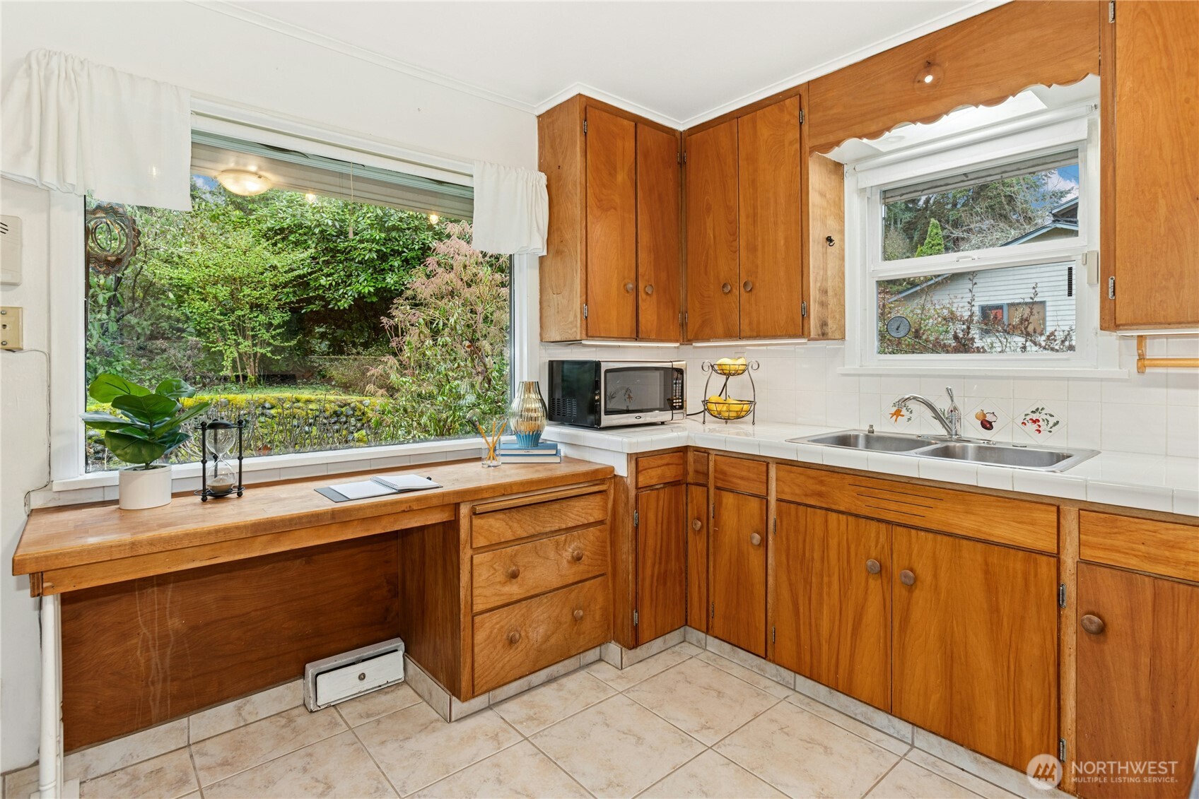 6526 Northeast 198th Street Kenmore, WA 98028 - Photo 15 of 31