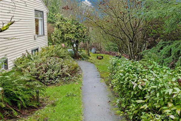 $965,000 | 6526 Northeast 198th Street, Kenmore, WA 98028