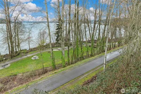 $965,000 | 6526 Northeast 198th Street, Kenmore, WA 98028