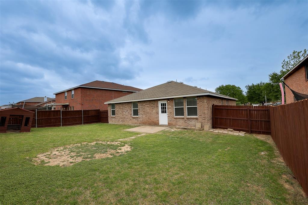 8422 Seven Hills Road Arlington, TX 76002 - Photo 28 of 28 a front view of a house with yard and green space