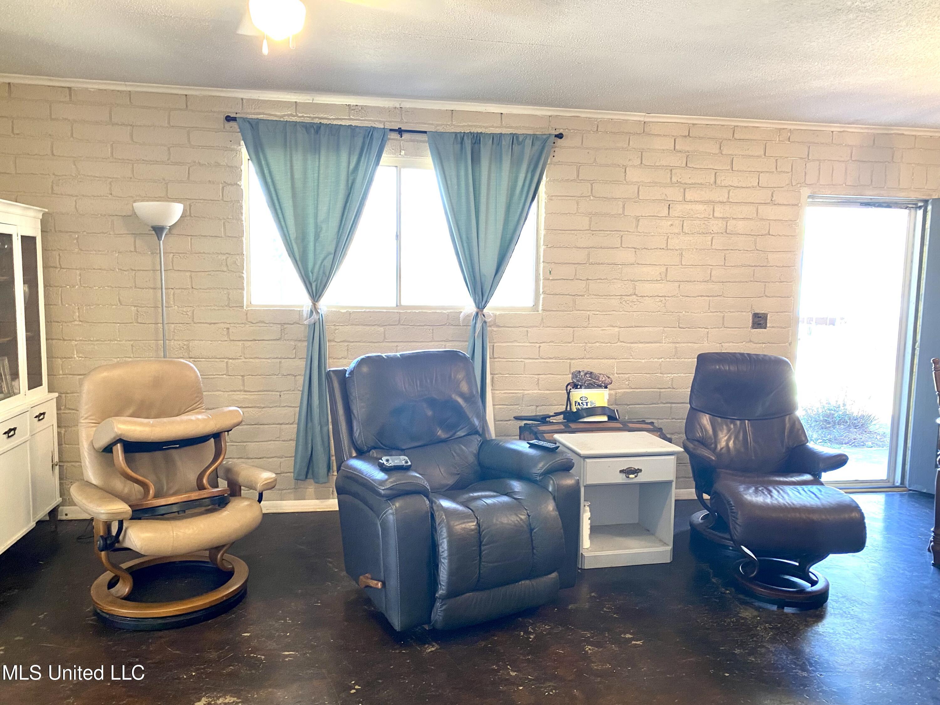 72 Overby Road Benton, MS 39039 - Photo 8 of 21 6D28D0B3-FF6E-4C47-ADE3-96D382032A09_1_2