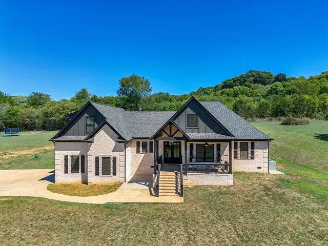 $899,900 | 4195 Pulaski Highway, Culleoka, TN 38451