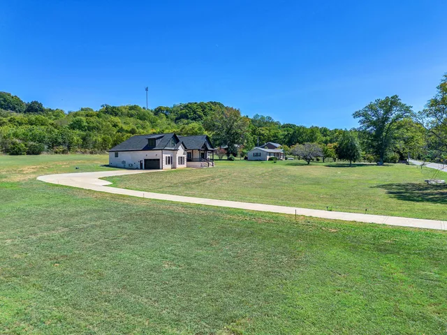 $899,900 | 4195 Pulaski Highway, Culleoka, TN 38451