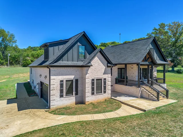 $899,900 | 4195 Pulaski Highway, Culleoka, TN 38451