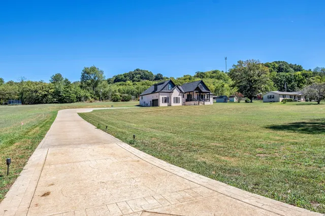 $899,900 | 4195 Pulaski Highway, Culleoka, TN 38451