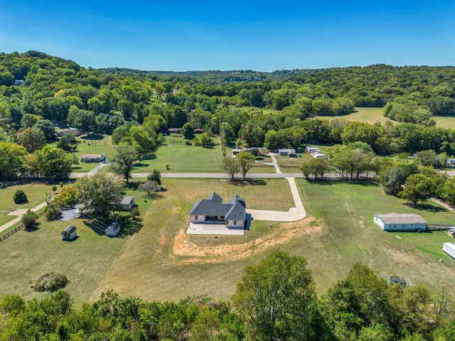 $899,900 | 4195 Pulaski Highway, Culleoka, TN 38451
