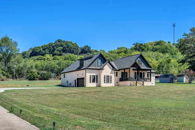 $899,900 | 4195 Pulaski Highway, Culleoka, TN 38451