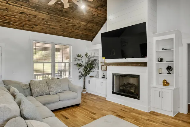 $899,900 | 4195 Pulaski Highway, Culleoka, TN 38451