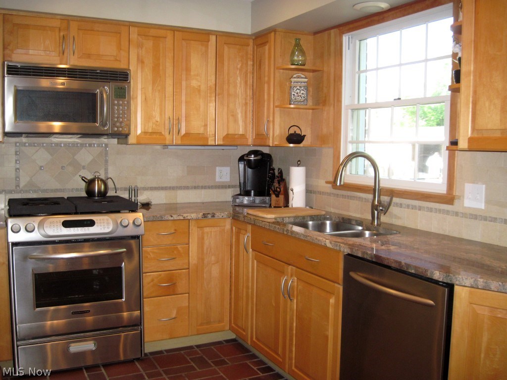 2587 Charney Road Cleveland, OH 44118 - Photo 9 of 23 Gallery Image 9