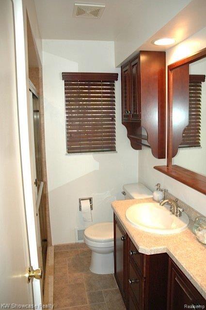 3029 Lexington Road Waterford, MI 48328 - Photo 9 of 15 DSC_0417-1.jpg