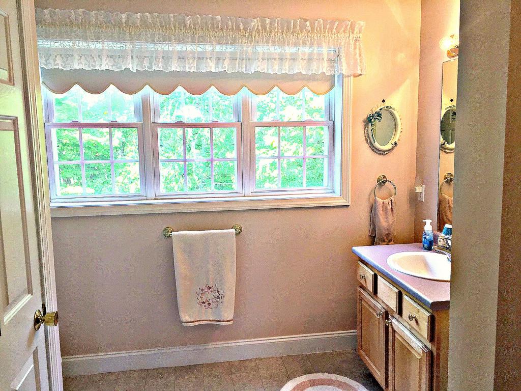22 Autumn Woods Road Salem, NH 03079 - Photo 17 of 21 Gallery Image 17