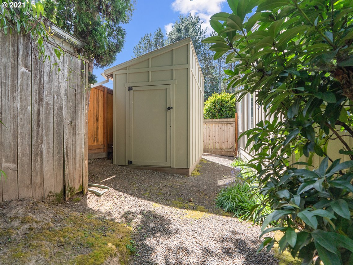 9125 Southwest Garden Home Road Portland, OR 97223 - Photo 29 of 32