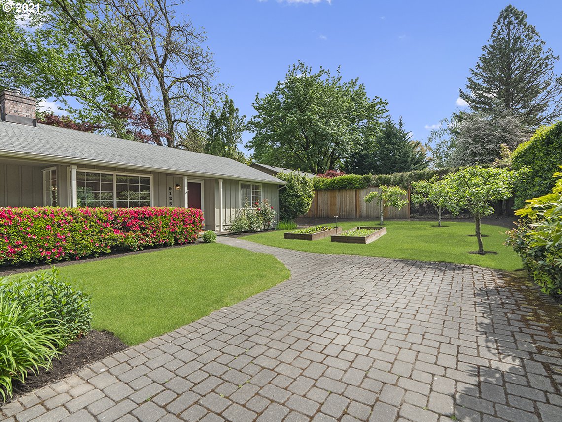 9125 Southwest Garden Home Road Portland, OR 97223 - Photo 7 of 32