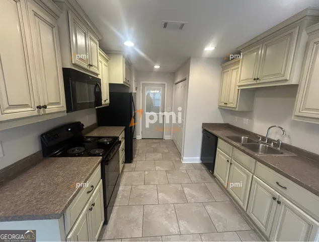 $1,475 | 209 Allington Court, Warner Robins, GA 31088