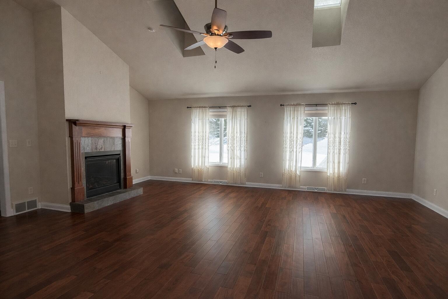 901 Hawthorne Court Manitowoc, WI 54220 - Photo 12 of 47 12 living room
