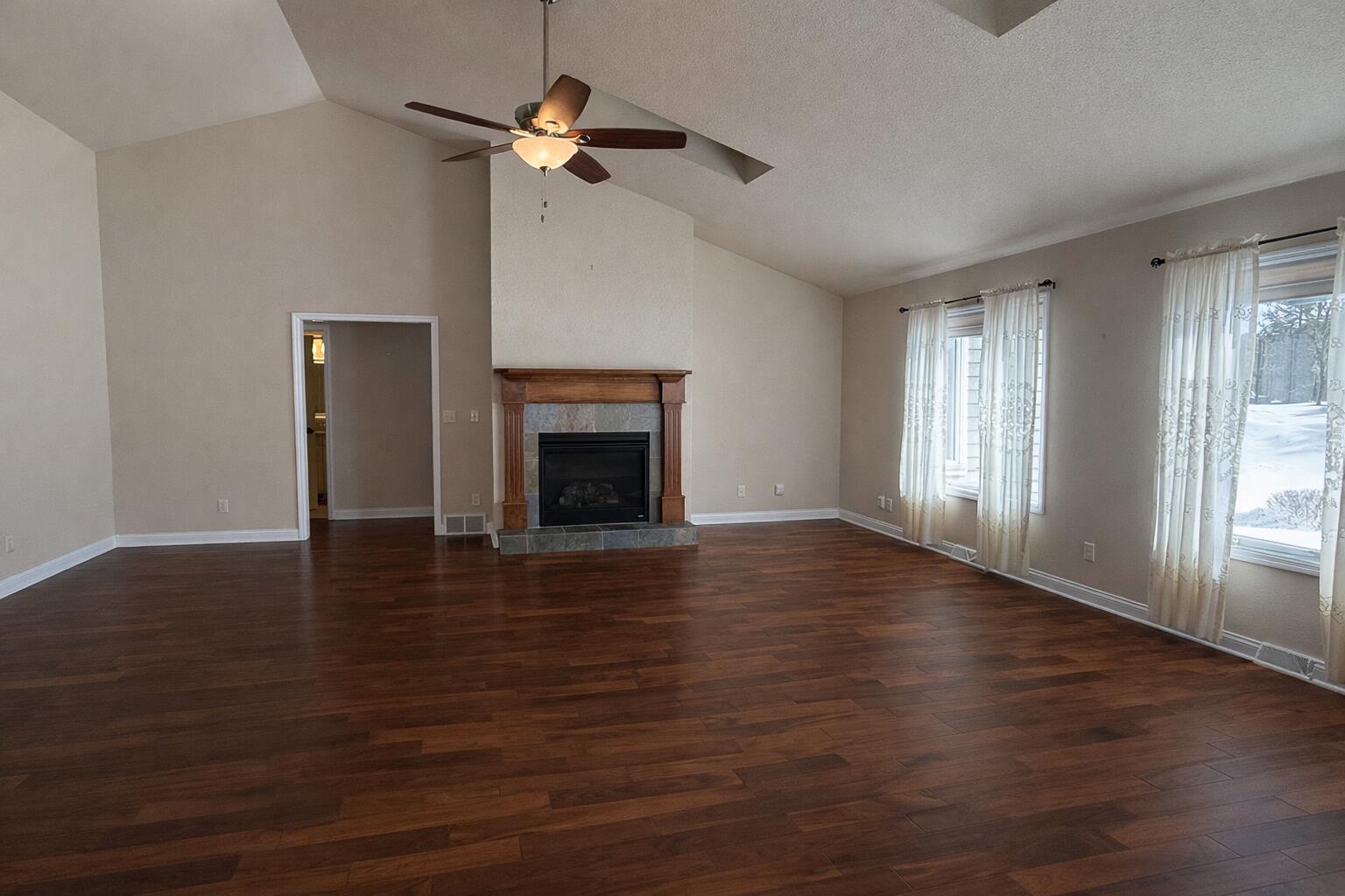 901 Hawthorne Court Manitowoc, WI 54220 - Photo 13 of 47 13 living room