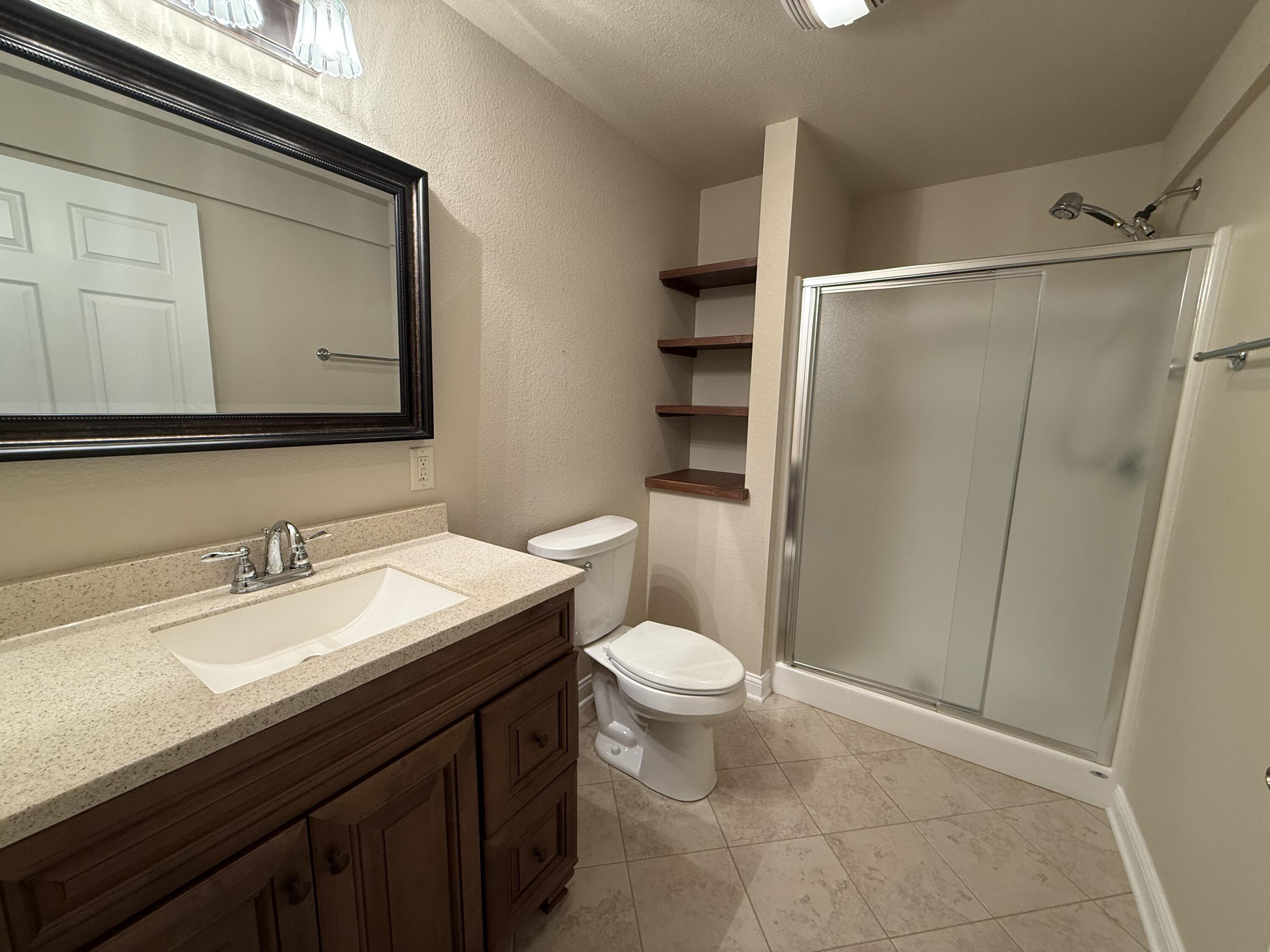 901 Hawthorne Court Manitowoc, WI 54220 - Photo 38 of 47 26 lower full bathroom