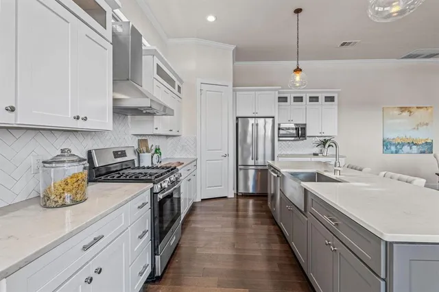 $3,800 | 600 Melba Street, Dallas, TX 75208