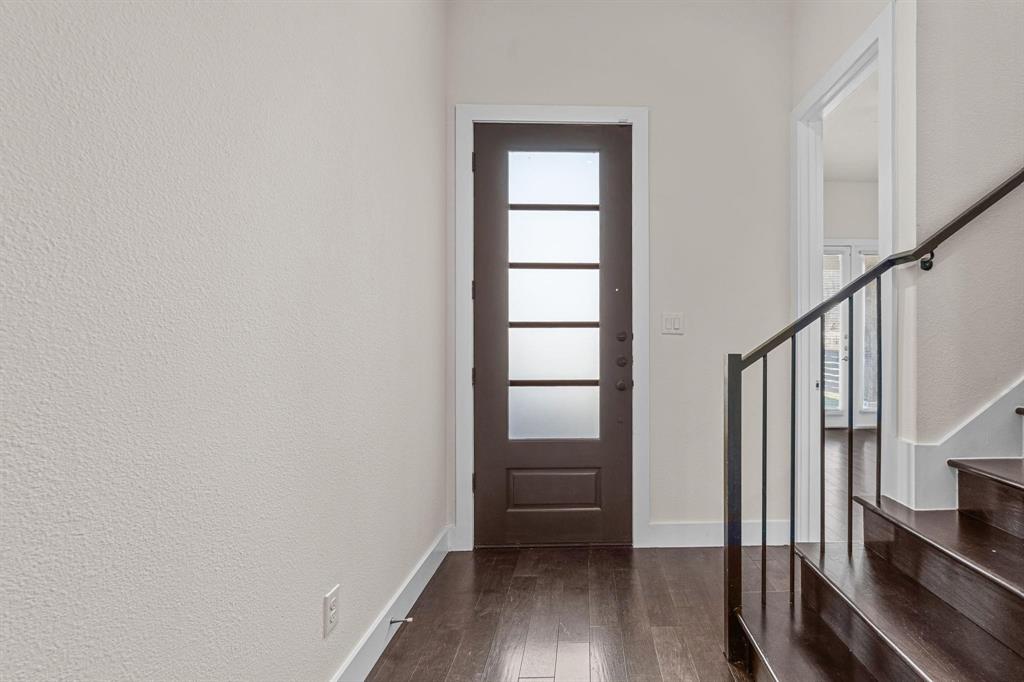 600 Melba Street Dallas, TX 75208 - Photo 4 of 32