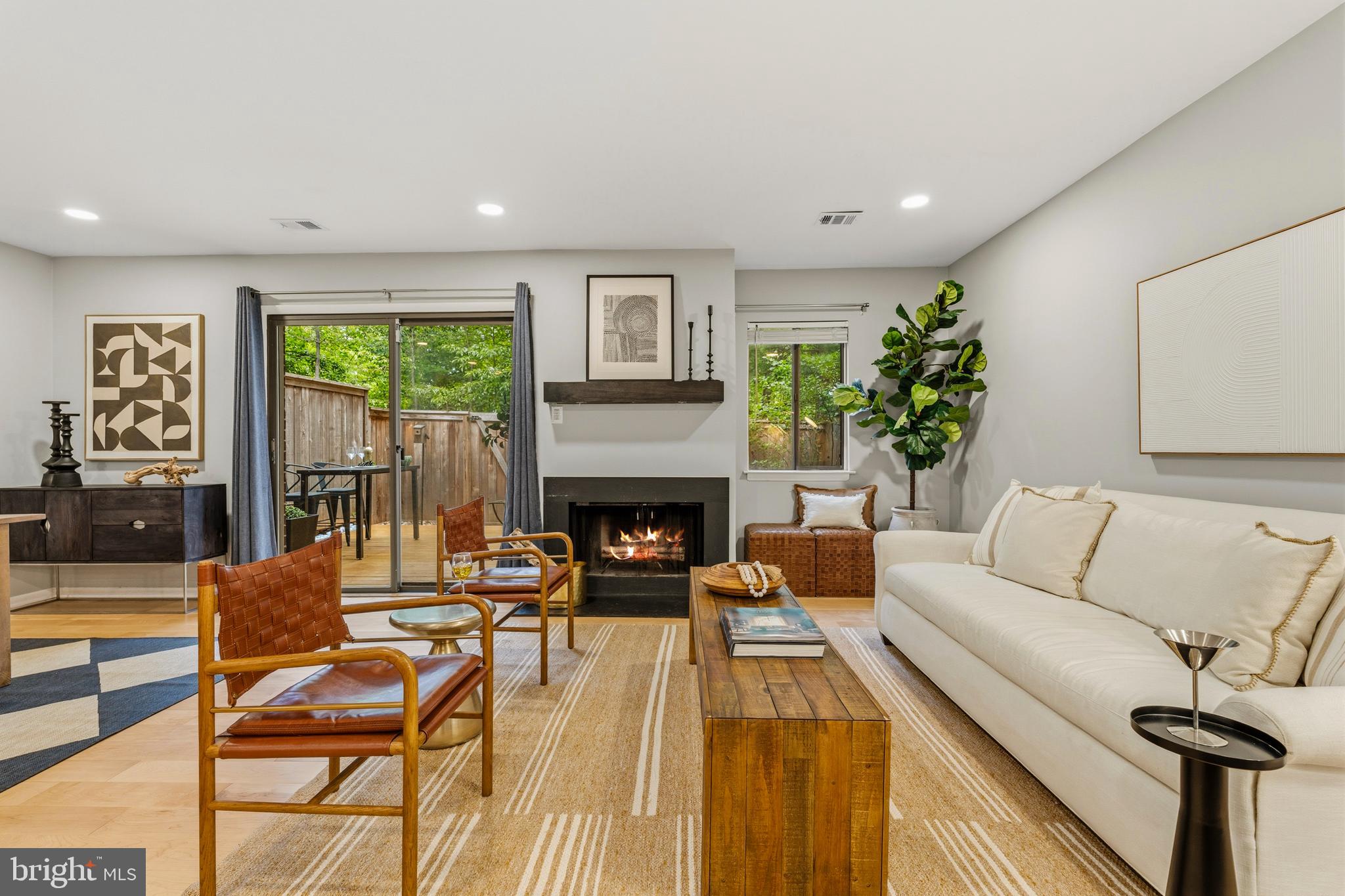 1953 Winterport Cluster Reston, VA 20191 - Photo 11 of 38 Living Room w/Walk-Out Entry to rear private deck